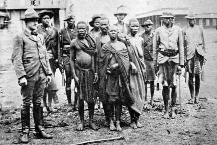 Nehanda Charwe Nyakasikana with fellow fighters and white guards