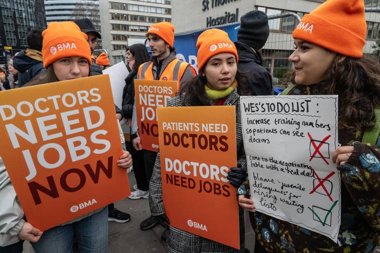 BMA pickets in last December’s resident doctor’s strike (photo: Guy Smallman)